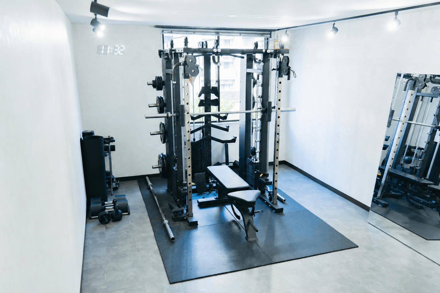 LiftWin 南森町店の完全個室トレーニングルーム